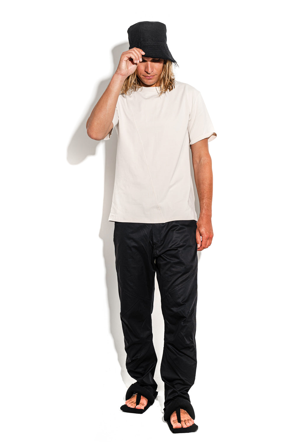 Beige T-shirt with a geometric seam