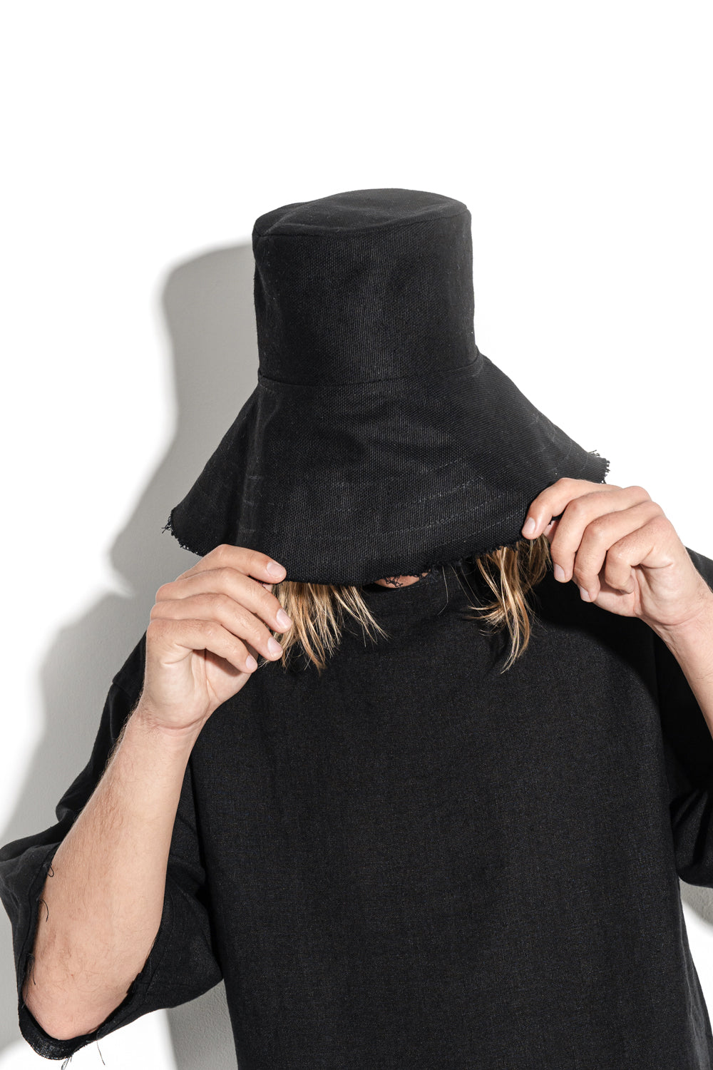 Foldable black linen hat