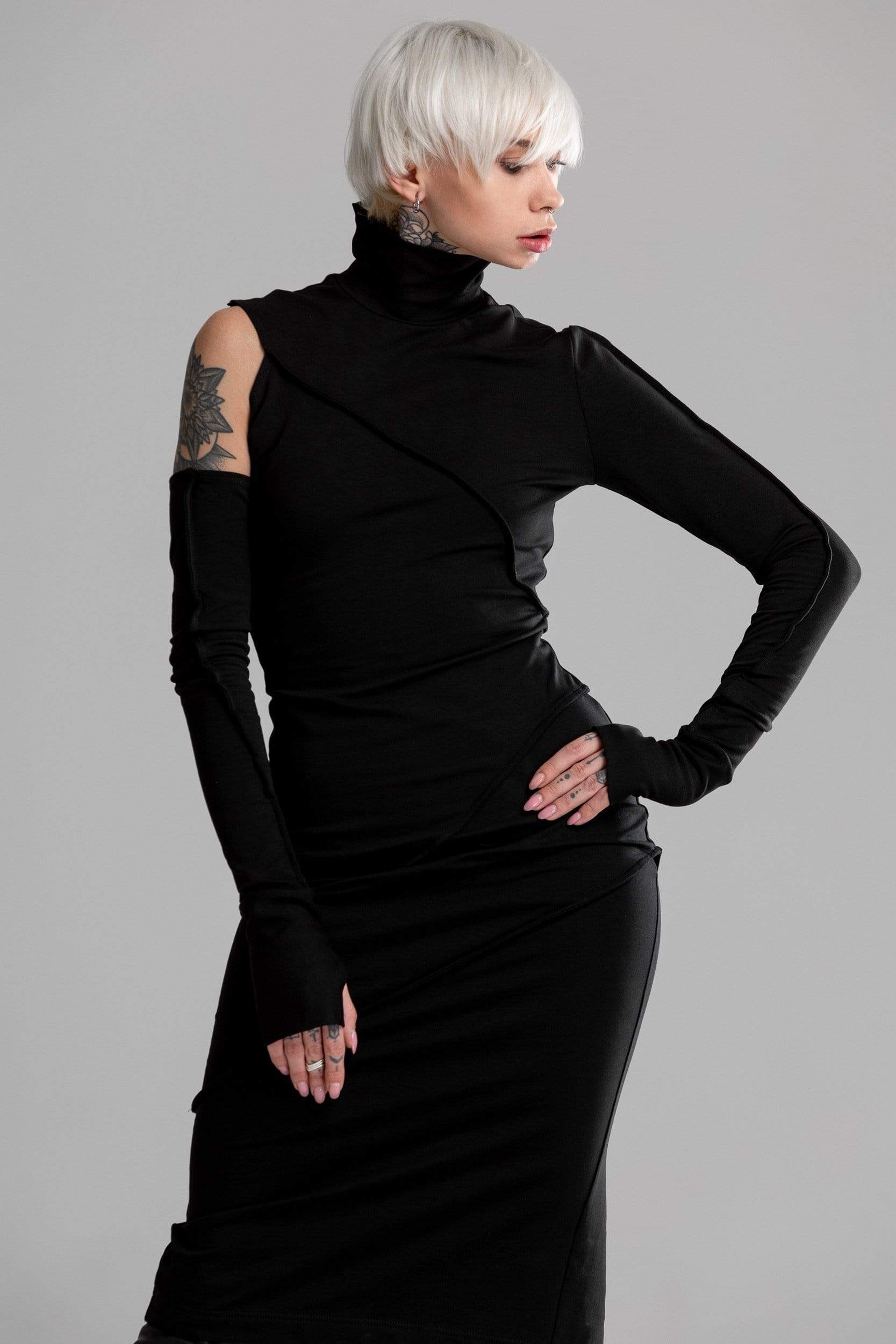 MDNT45 Minimalistic black dress