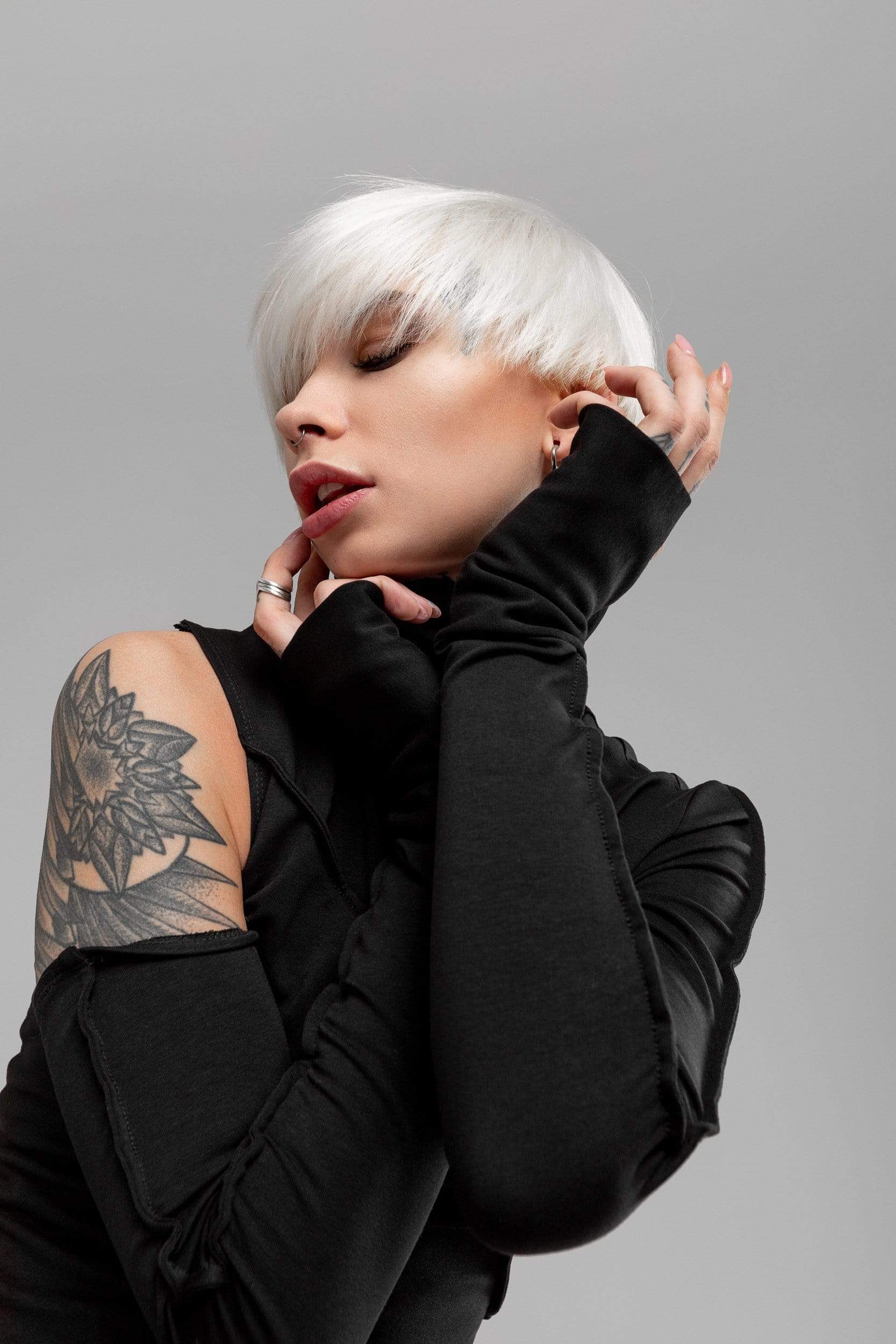 MDNT45 Minimalistic black dress