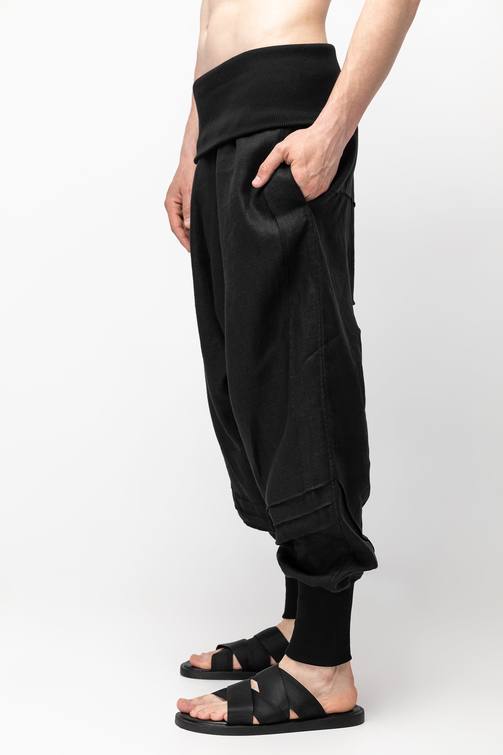 MDNT45 Supesu Pants Black