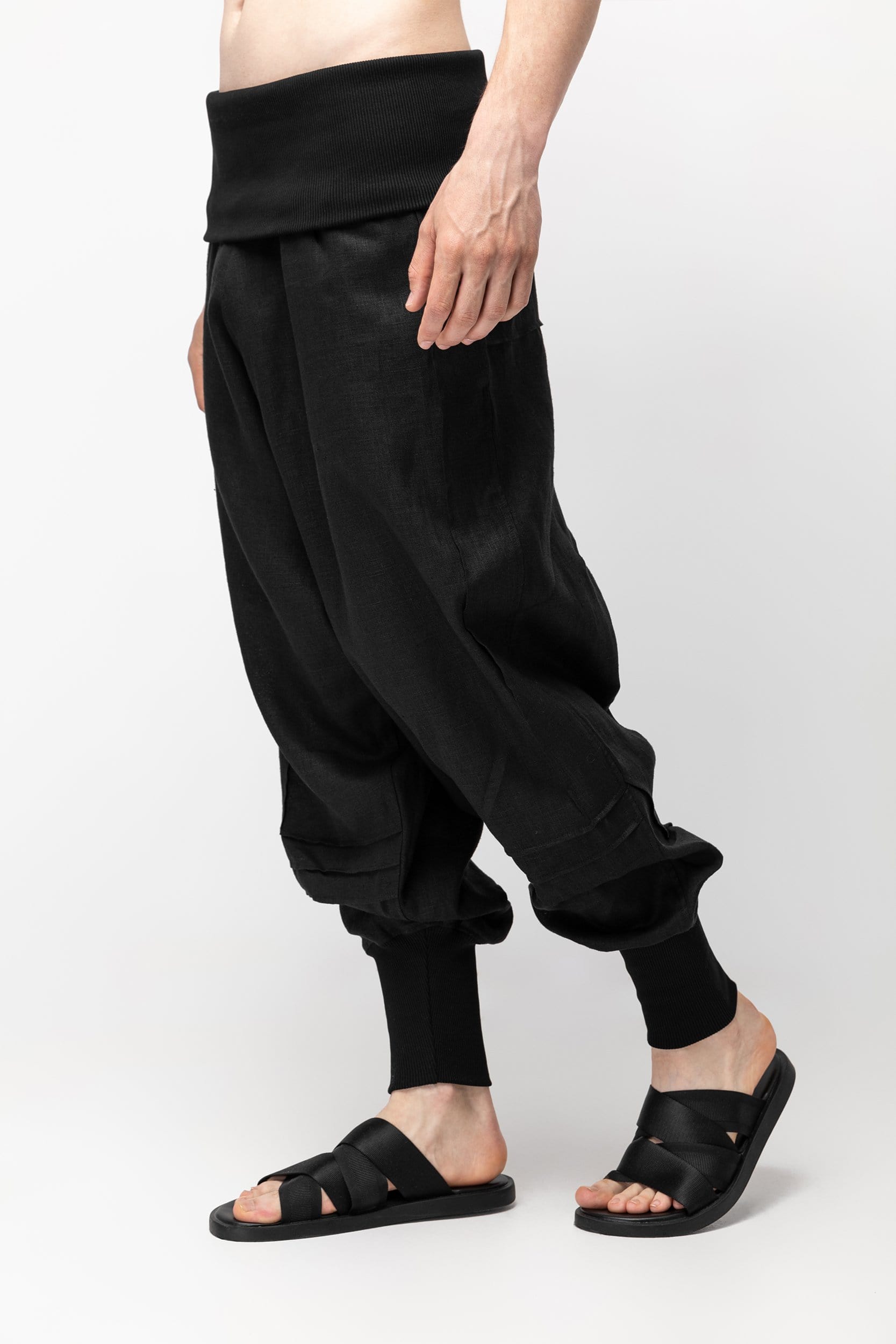 MDNT45 Supesu Pants Black