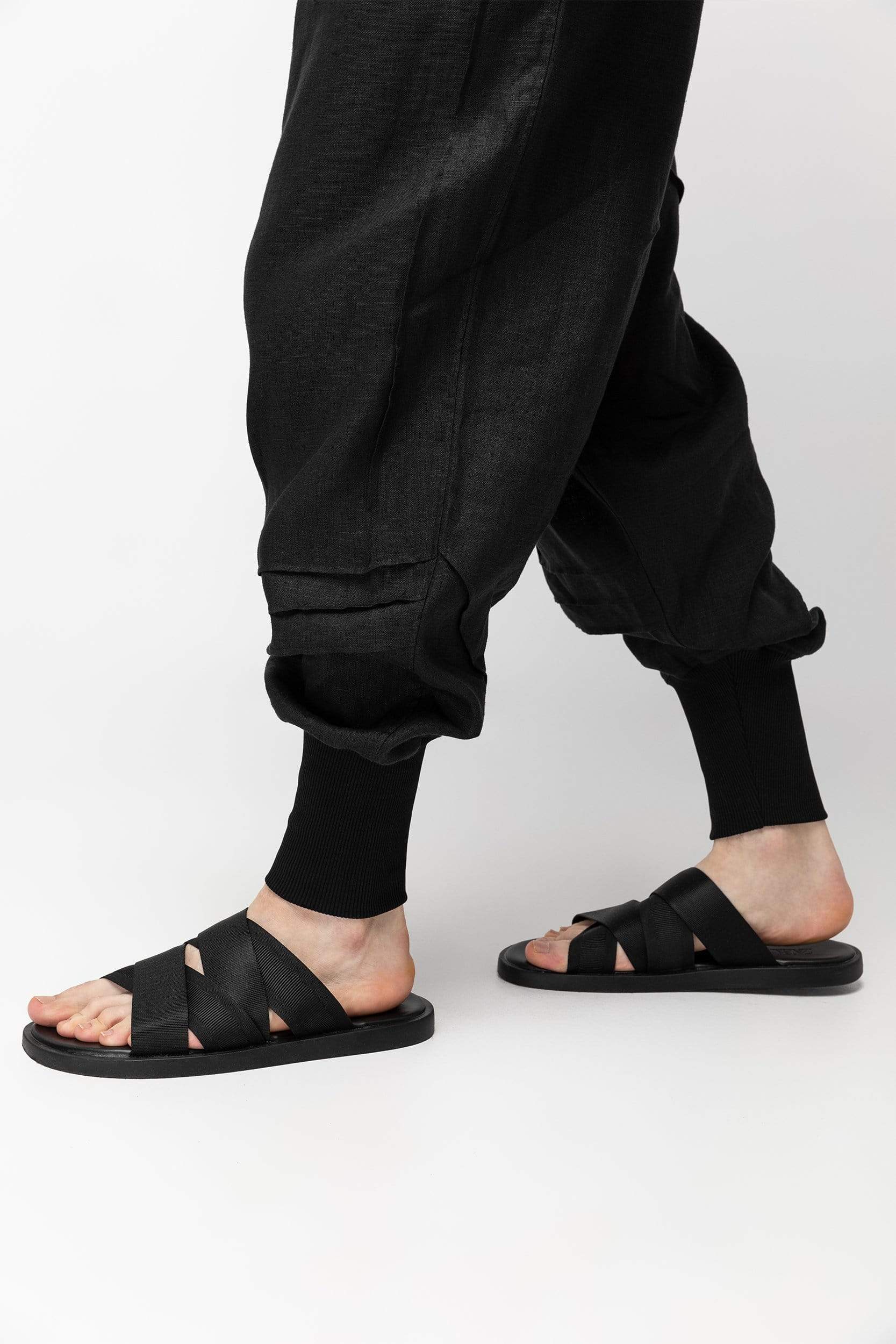 MDNT45 Supesu Pants Black