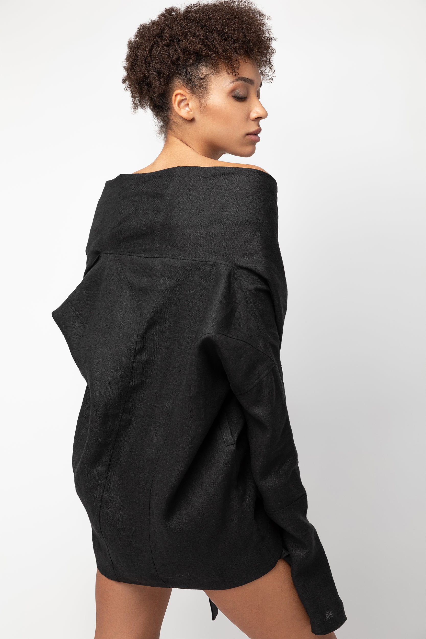 Tsubomi Cape Black