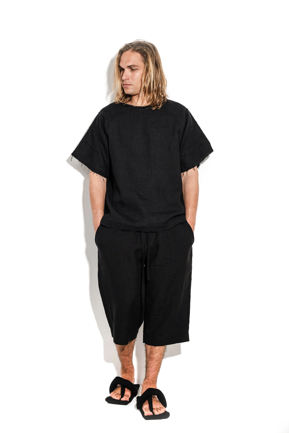 Linen T-shirt with textured sleeves