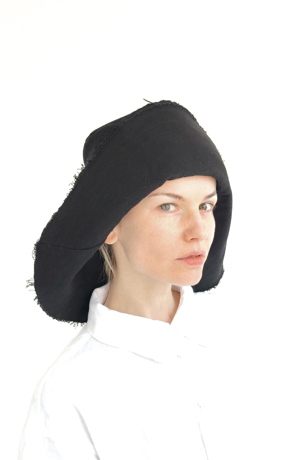 Foldable black linen hat