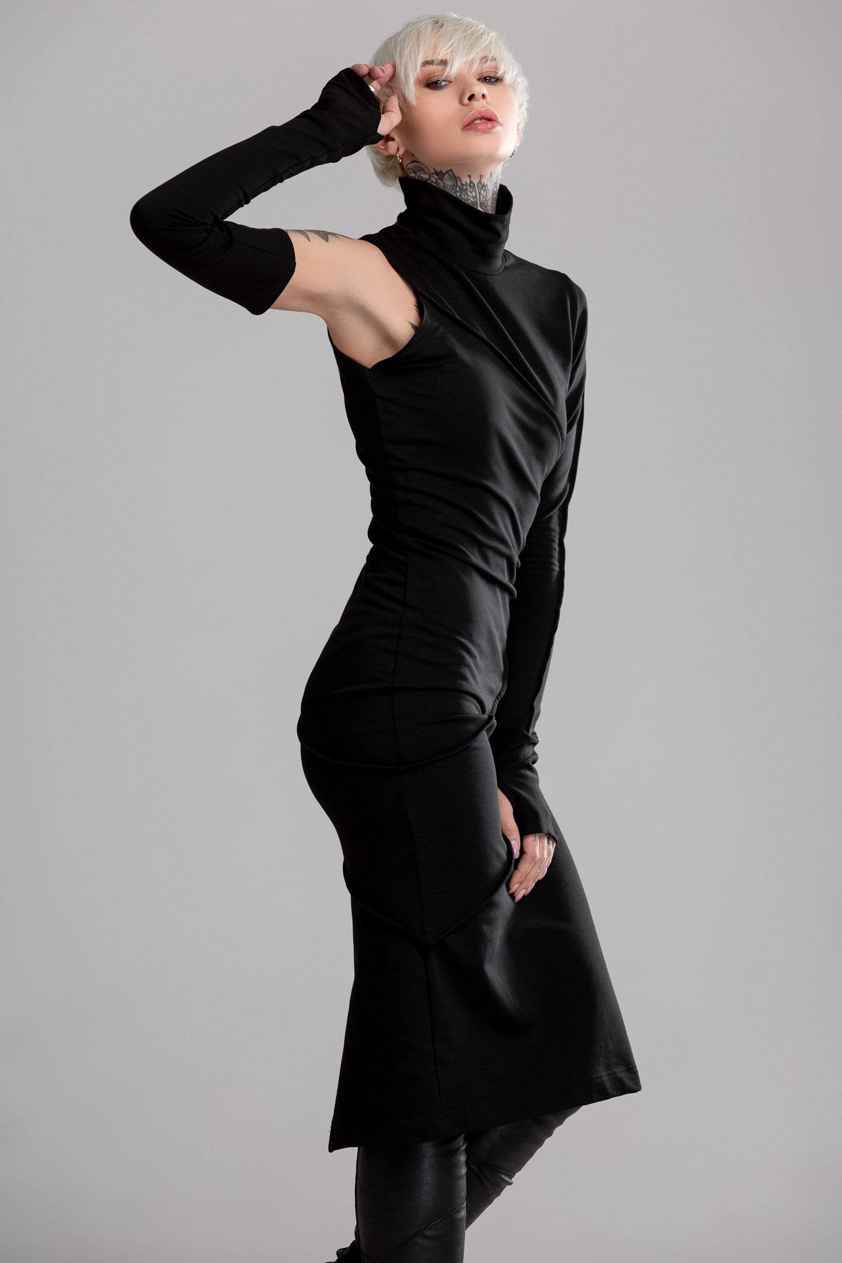MDNT45 Minimalistic black dress